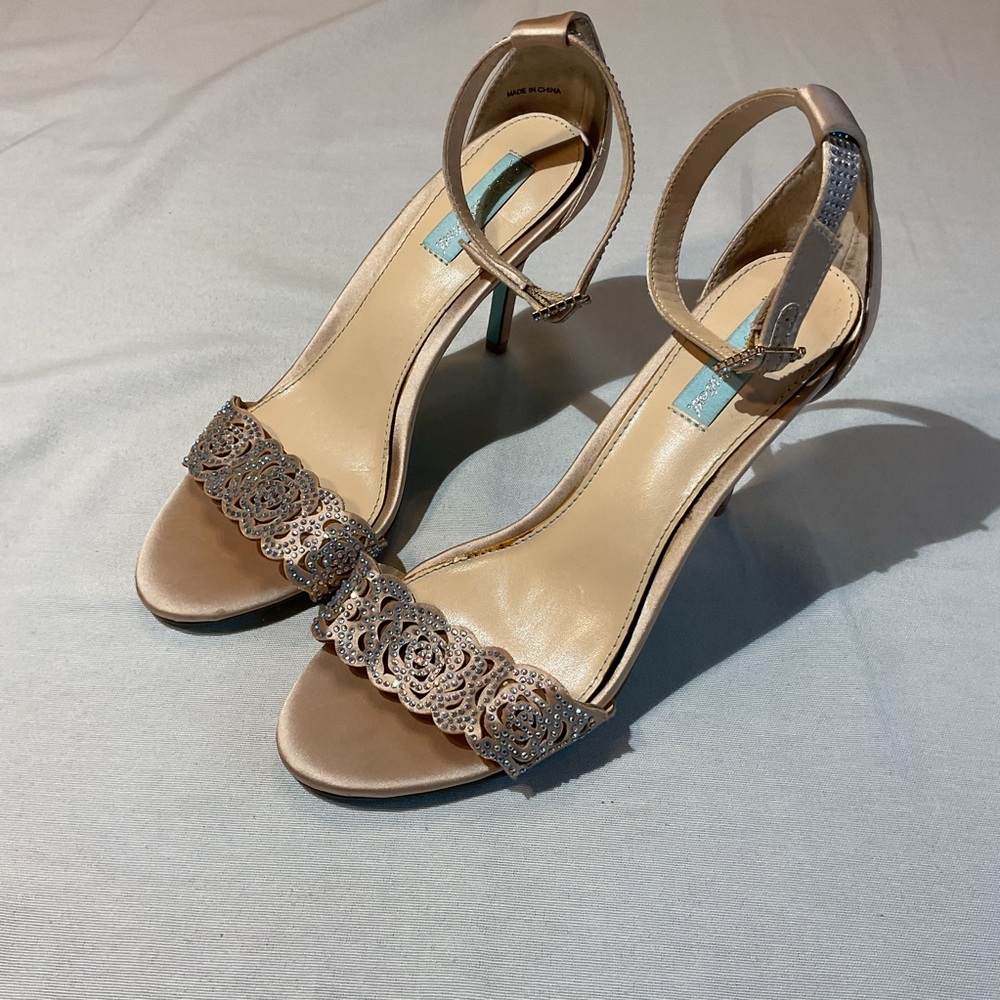 Betsey Johnson Blue Label Champagne Satin Heels, Size 9B Buckle & Rhinestones